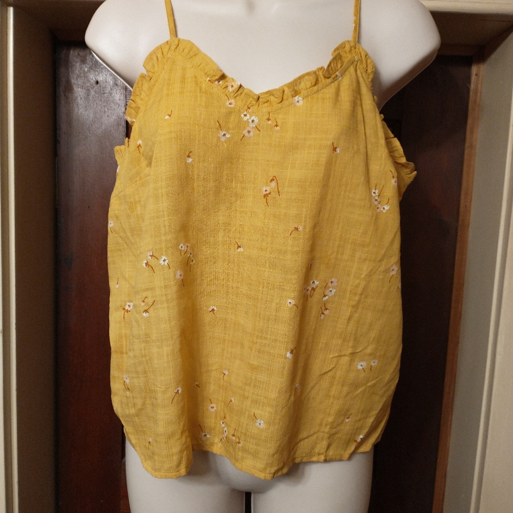 New a.n.a Medium Ruffle Neck Camisole in Sweet Floral